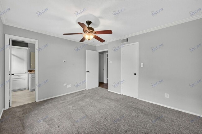 Building Photo - 3827 Clubway Ln