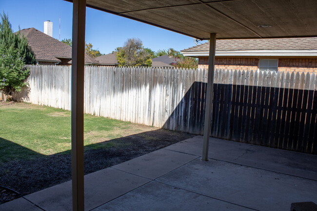 Building Photo - Charming 3 bedroom home