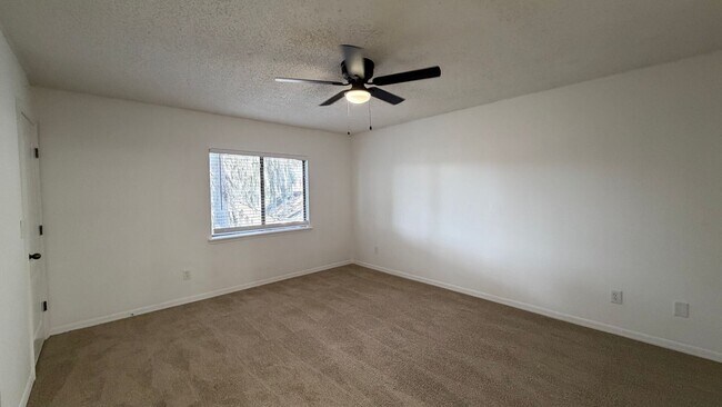 Building Photo - Spacious 3-Bed, 2.5-Bath Townhome in a Quiet Location!