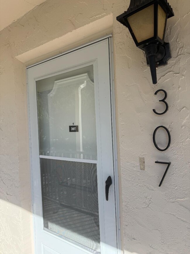 Building Photo - 820 Virginia St