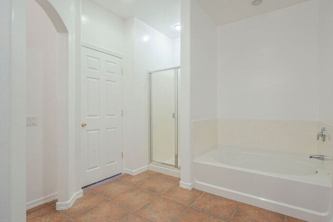 Building Photo - Pending/ Rented - Sahuarita Beauty!