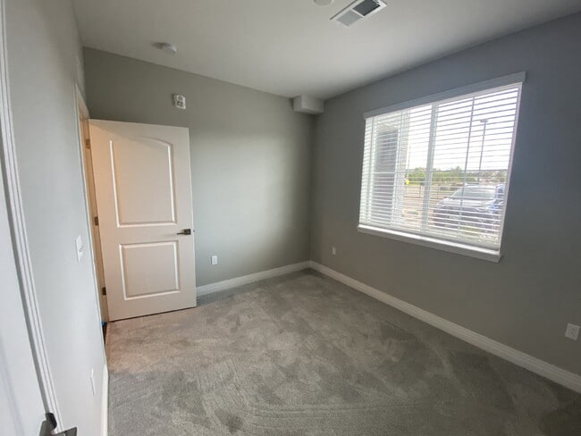 Building Photo - Newly Built Condo in the Side Creek Neighborhood!
