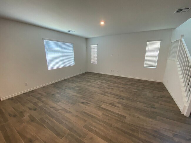 Building Photo - Beautiful 4 bed/3.5 bath home located in N...