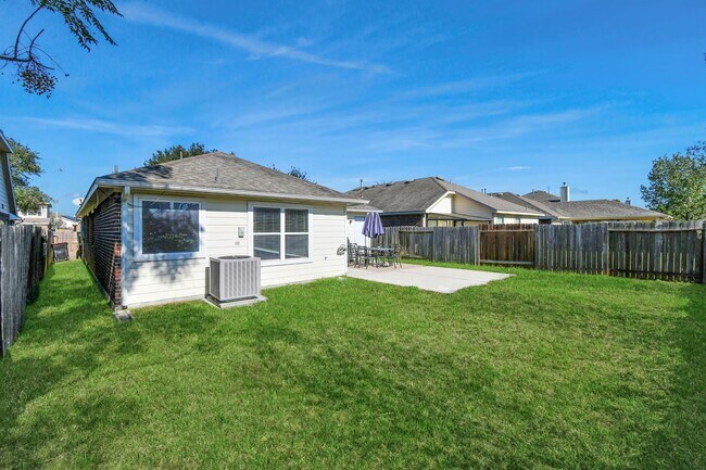 Building Photo - 19931 Roycroft Ln