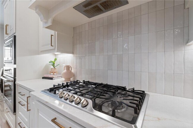 Building Photo - 5702 S 60th Pl