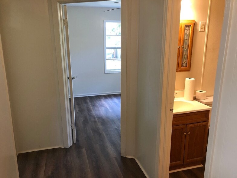 Building Photo - 215 5th Ave