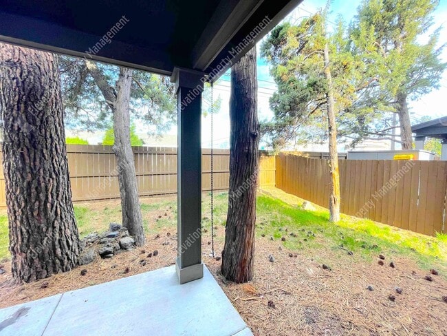 Building Photo - Modern home with fenced private yard in a great neighborhood!