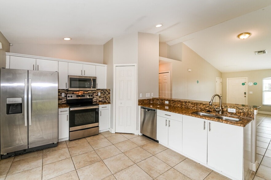 Building Photo - 845 SW 37th Ln