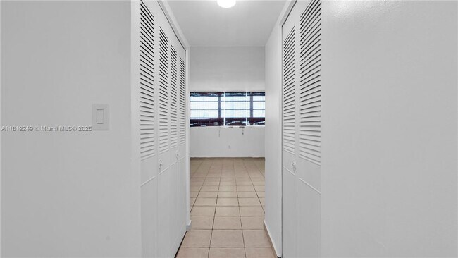 Building Photo - 13155 Ixora Ct