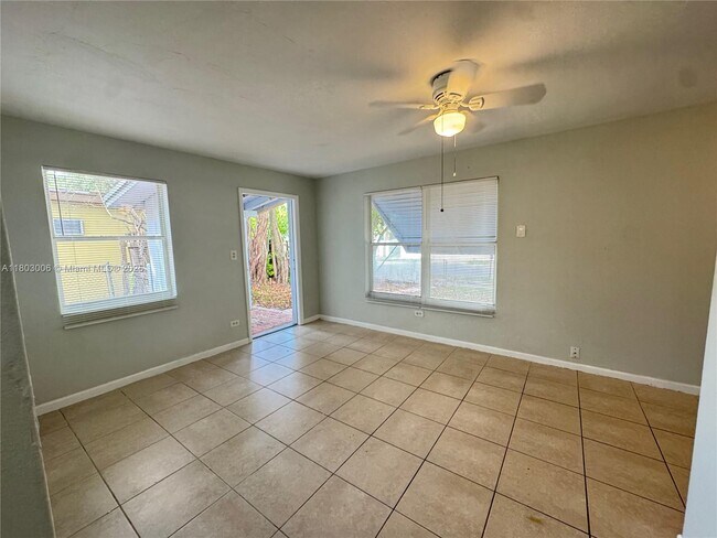 Building Photo - 3810 SW 55th Ave