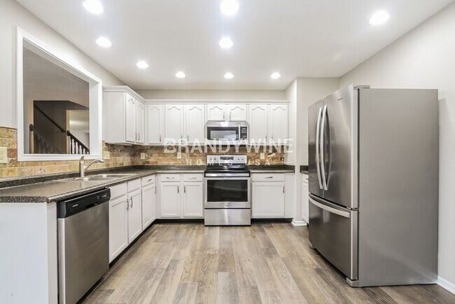 Building Photo - Fully Fenced 4 bedroom in Perry Township