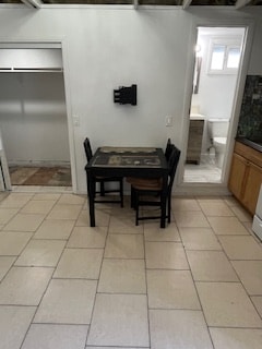 Primary Photo - 2102 W Huntington Ave