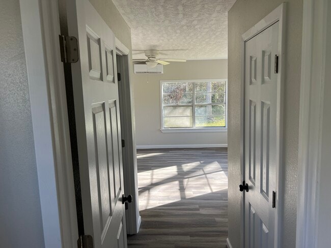 Building Photo - 421 Redbud Ridge