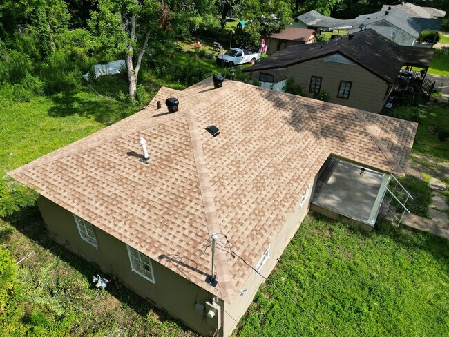 Building Photo - 1753 McGee St
