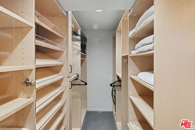 Building Photo - 720 Huntley Dr