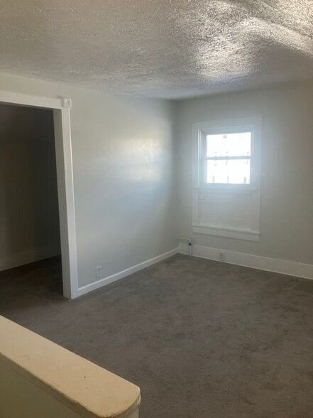 Building Photo - 932 Napoleon St