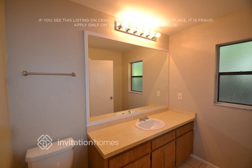 Building Photo - 3240 Maiden Ln