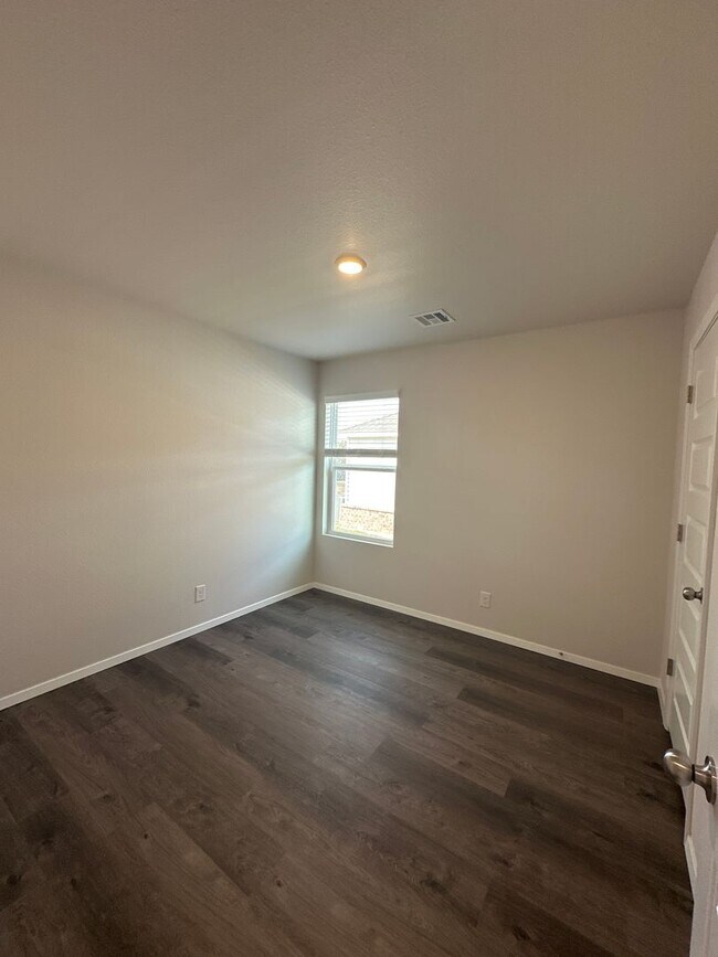 Building Photo - Preleasing Now Through 8/29! — Don’t Miss This Modern 3 Bed / 2 Bath Home in Claremore!