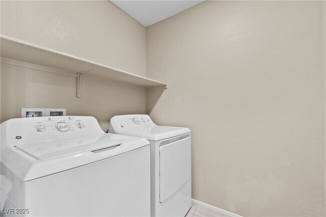 Building Photo - 49 Alamere Falls Dr