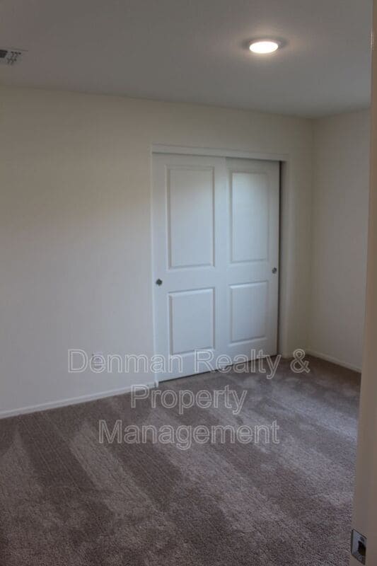 Building Photo - 1552 E Inouye Dr