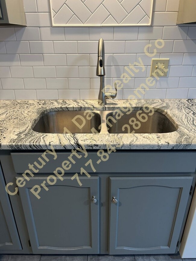 Building Photo - Beautiful 2 Bedroom Condo in West York Schools with a Large 2 Car Garage