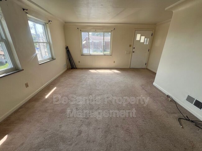 Building Photo - 1123 Clippert St