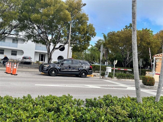 Building Photo - 3868 NE 169th St