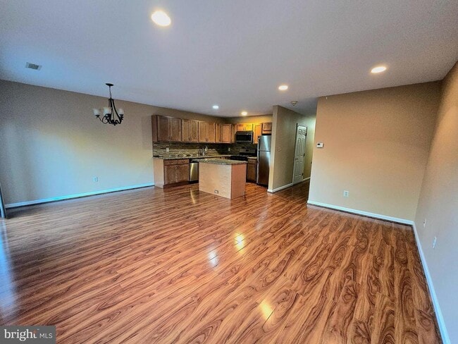 Building Photo - 725 Dell Ct