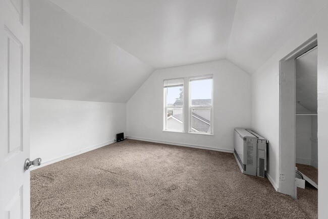 Building Photo - 1514 N Cedar St