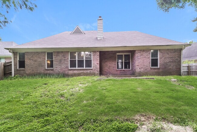 Building Photo - 8642 Tropicana Dr N