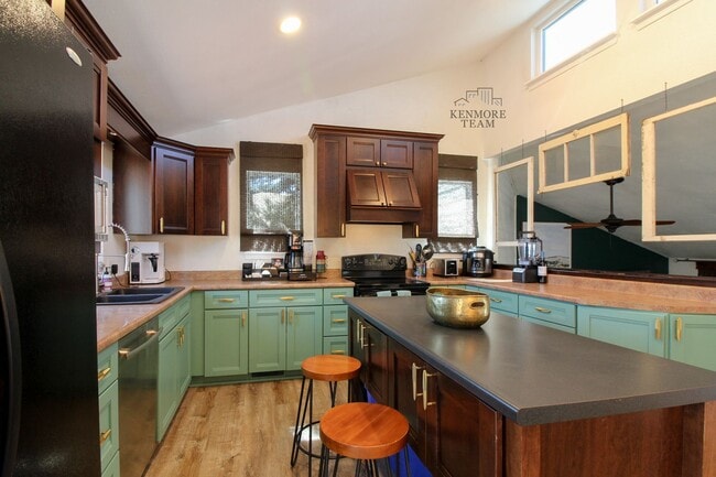 Building Photo - FURNISHED: 5 Bedroom, 2 Bath Home in Kennewick