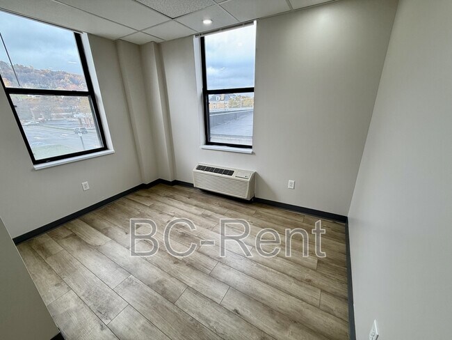 Building Photo - 622 17th St