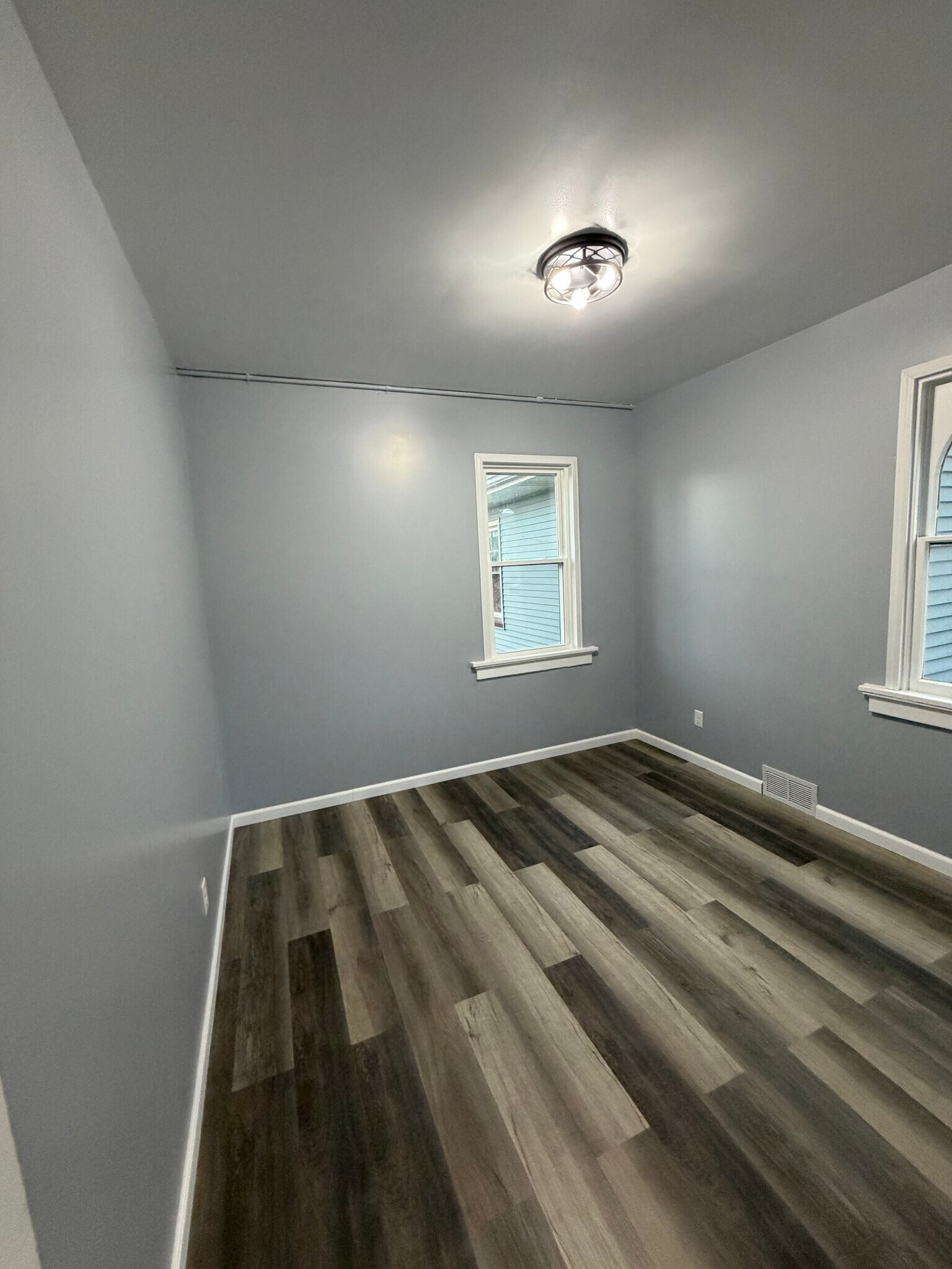 Building Photo - 1224 E 11th St