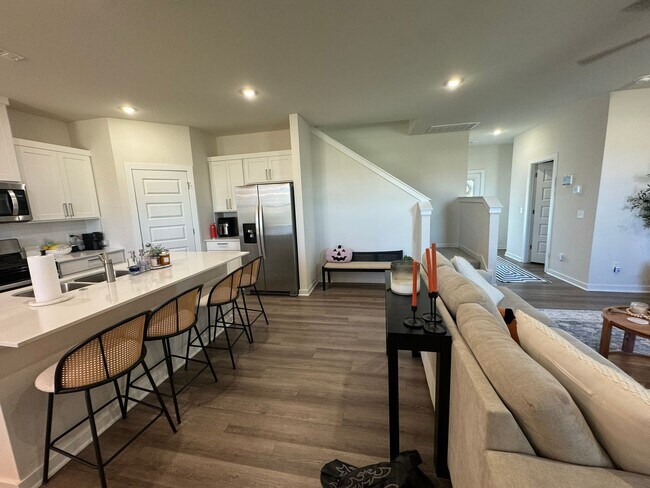 Building Photo - 4801 W Triangle St