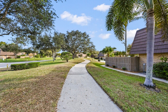 Building Photo - 419 4th Ct