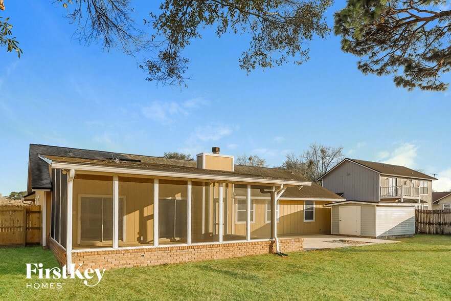 Building Photo - 8726 Bandera Cir S