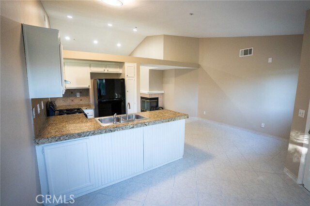 Building Photo - 15061 Fuchsia Ct