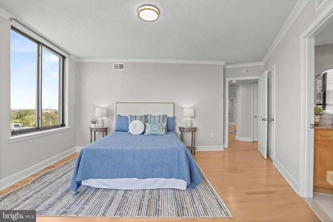 Building Photo - 1220 N Fillmore St