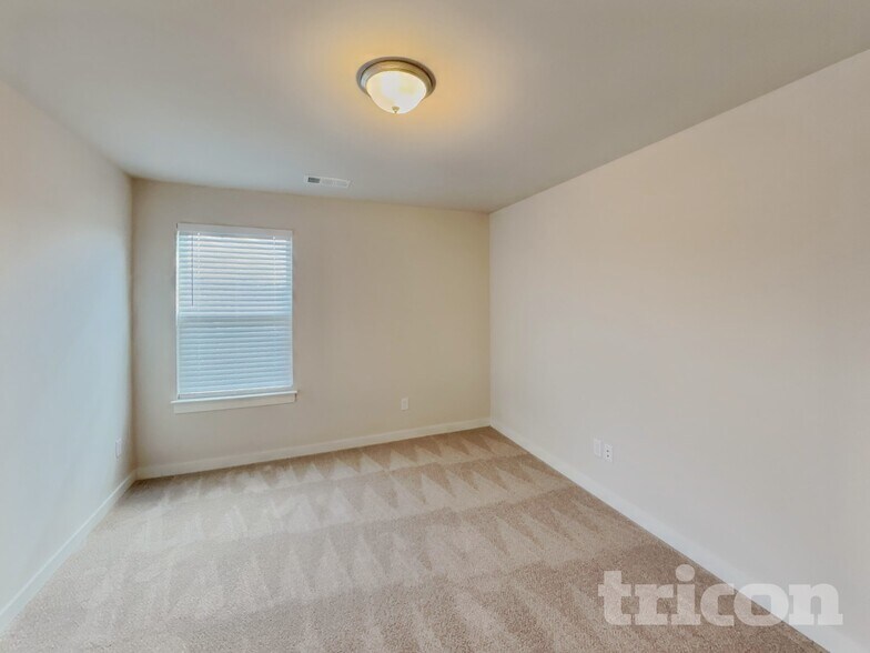 Building Photo - 4937 Kingdom Dr