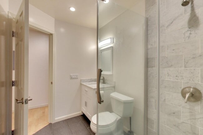 Building Photo - 205 Collins St