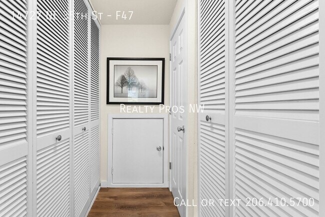 Building Photo - 14727 NE 35th St