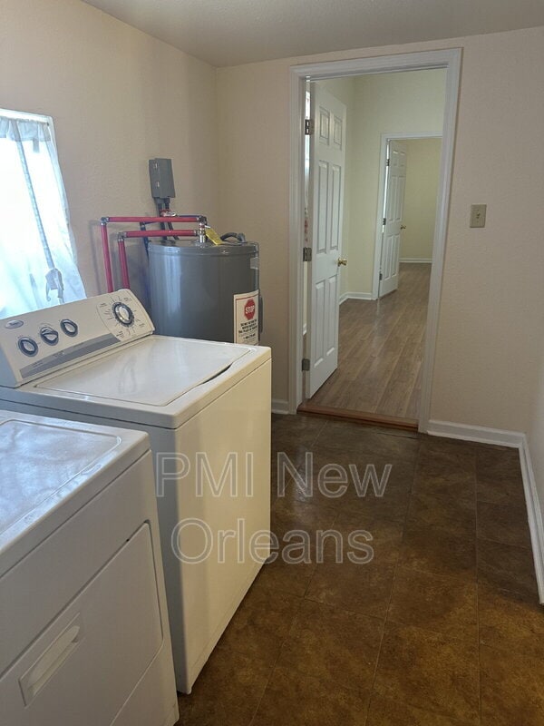 Building Photo - 2328 Mandeville St