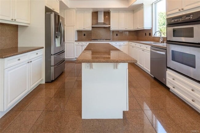Building Photo - Executive Town Home in Central Torrance