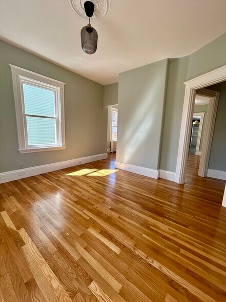 Building Photo - 35 Amherst St