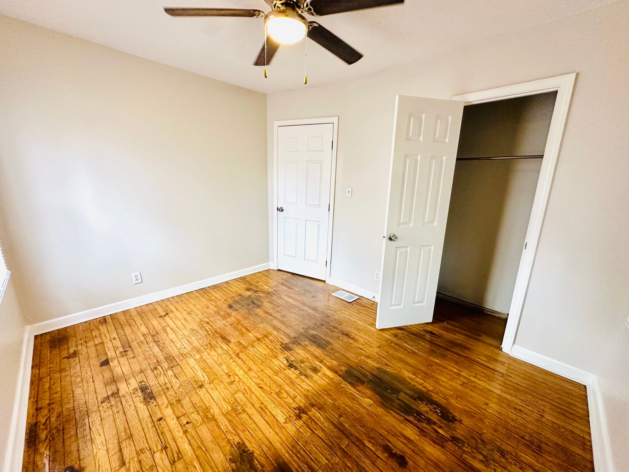 Building Photo - 1147 Lincoln Ave