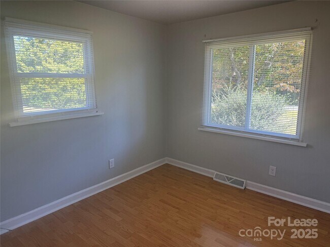 Building Photo - 13301 New Haven Dr