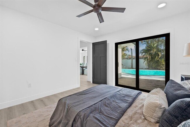 Building Photo - 4495 Clearwater Harbor Dr