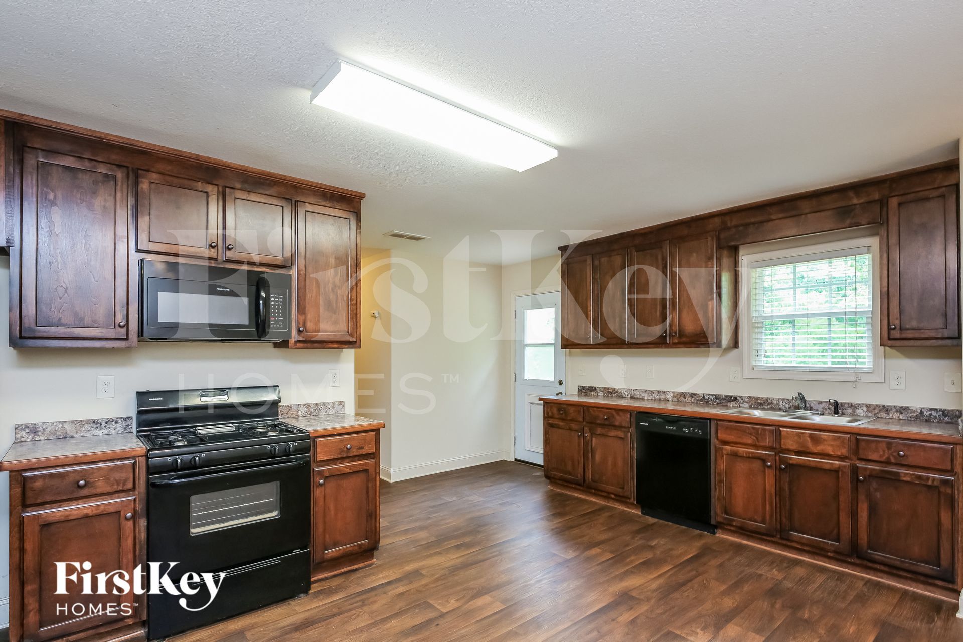 Building Photo - 603 Embassy Walk