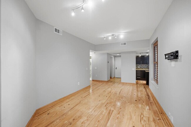 Building Photo - Adams Morgan Condo | 1 Bed | 1 Bath | 675 Sf