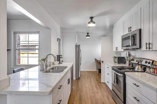 Building Photo - 4460 Fillmore St